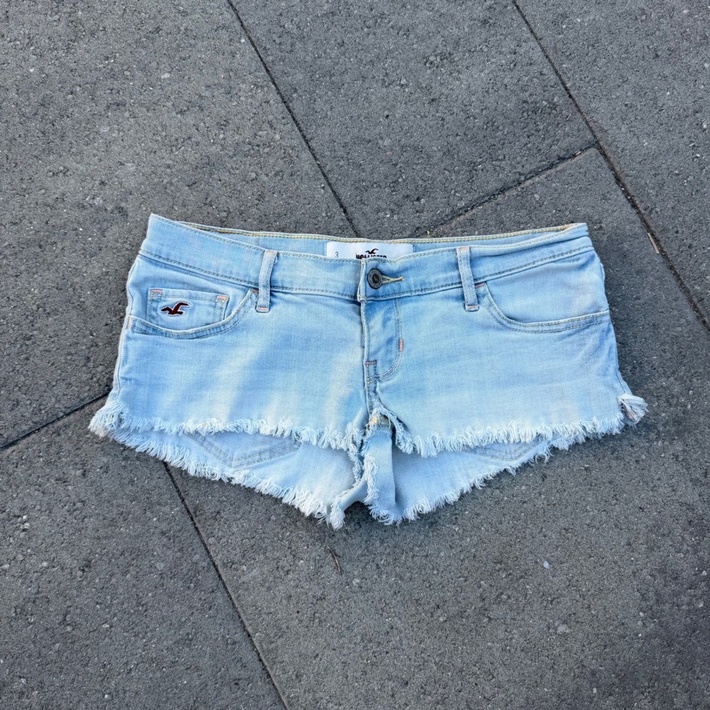Hollister Low Rise Cut Off Denim Shorts Light Wash Frayed Size 3 W26